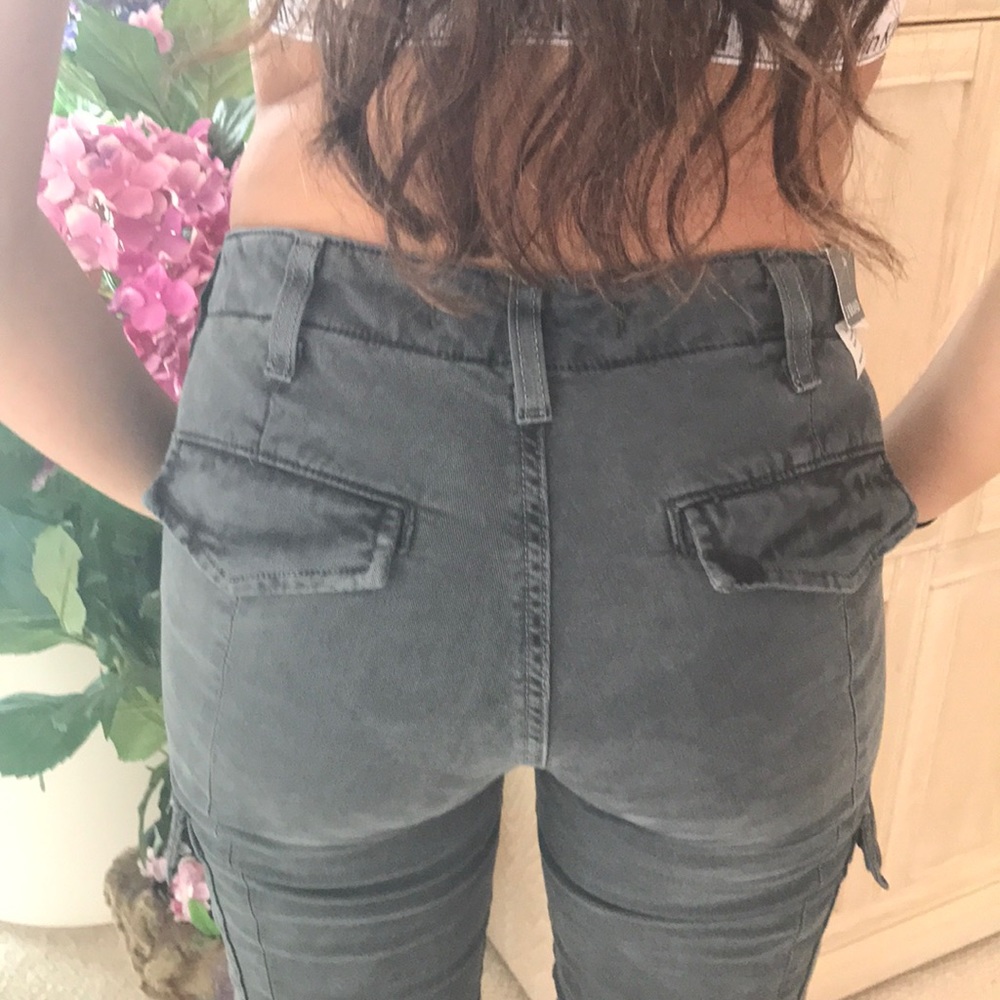 J BRAND ULTIMATE SKINNY CARGO. NWT